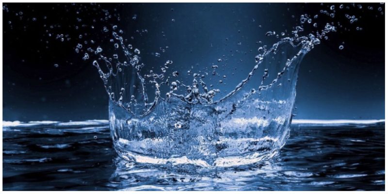 آب  سموم بدن را دفع می کند.