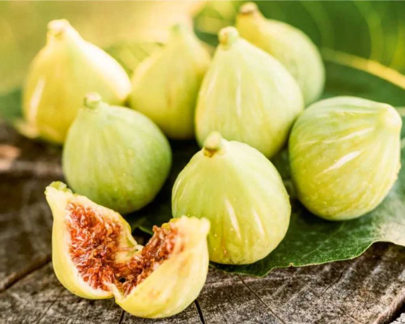 انجیر باعث سفید شدن دندان و جرم گیری آن می شود.